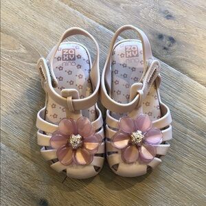 ⭐️ 2/$30⭐️ Zoku Nino Pink Kids Sandals with Floral Accent